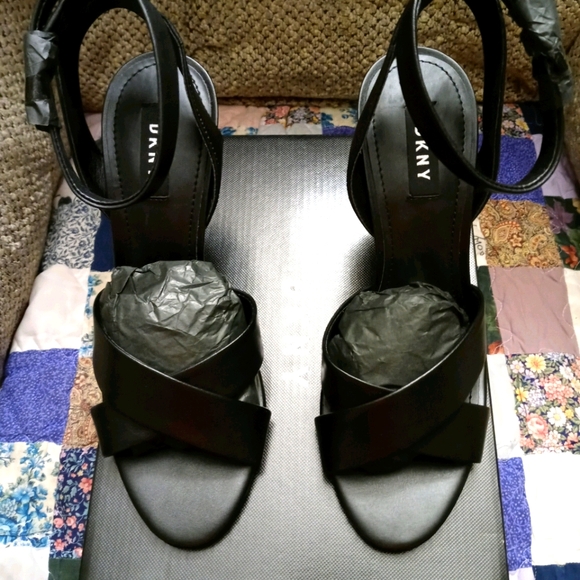 DKNY Women's Ivy Leather Open Toe Casual Ankle - Picture 1 of 5